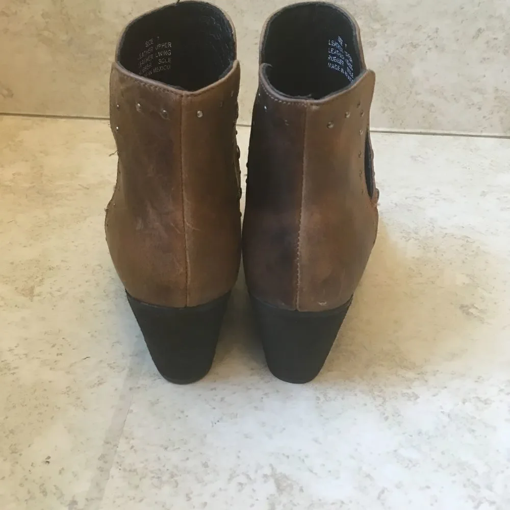 ‎NEW WITHOUT TAGS MUSSE & CLOUD LEATHER BOOTIES